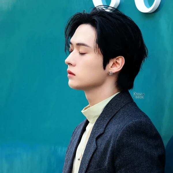 Today's Most Loved Lee Know (Stray Kids)
