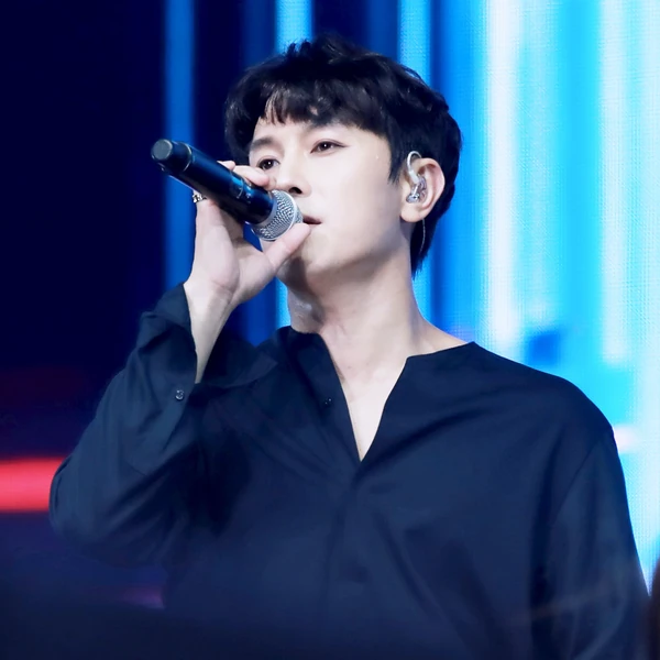 Fans' Pick: Best Moment of Kim Dongwan (SHINHWA)