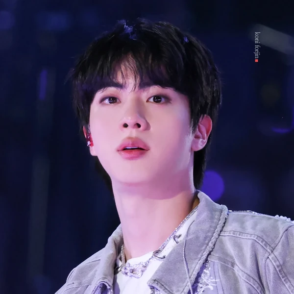 Penampilan Jin (BTS) yang Paling Dicintai Hari Ini