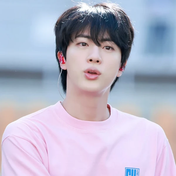 Penampilan Jin (BTS) yang Paling Dicintai Hari Ini