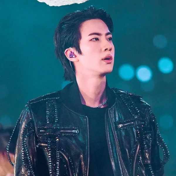 Foto Populer Penuh Cinta untuk Jin (BTS)