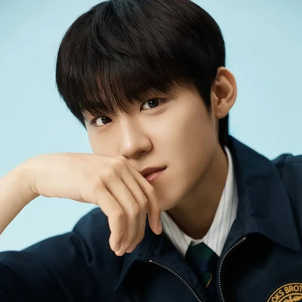 Foto Populer Penuh Cinta untuk Park Woojin (AB6IX)