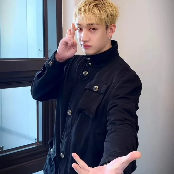 Foto Populer Penuh Cinta untuk Bang Chan (Stray Kids)