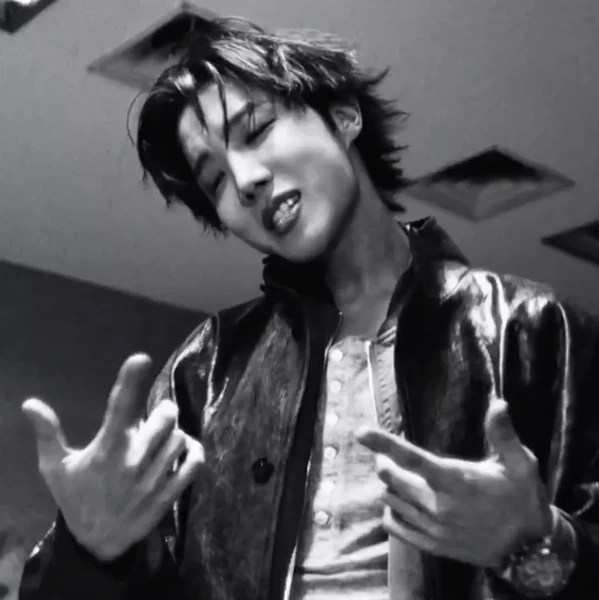Momen Terbaik j-hope (BTS) Pilihan Penggemar