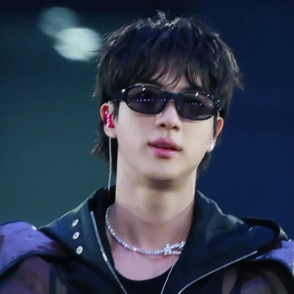 Foto Populer Penuh Cinta untuk Jin (BTS)
