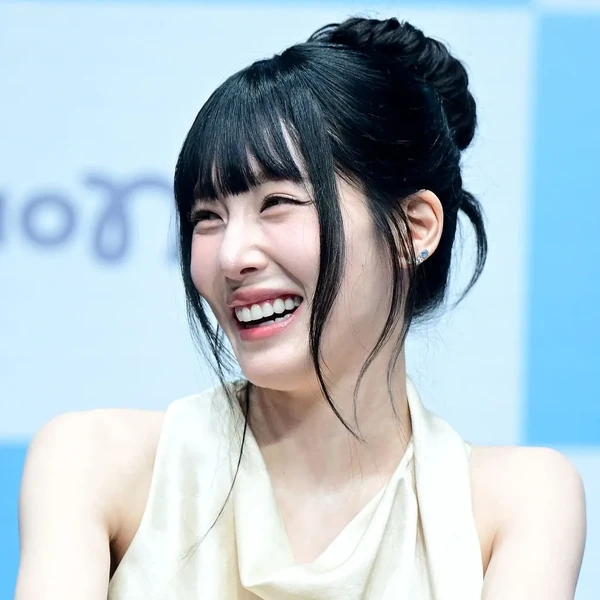Today's Most Loved Tiffany Young (Girls' Generation)