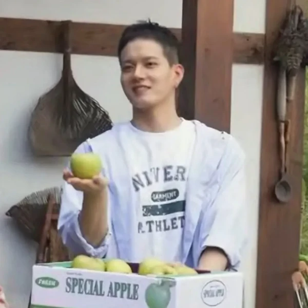 Top Photo Full of Peniel (BTOB) Love