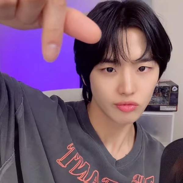Today's Most Loved Hongseok (PENTAGON)