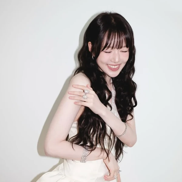 오늘 가장 사랑받은 예린 (여자친구)의 모습