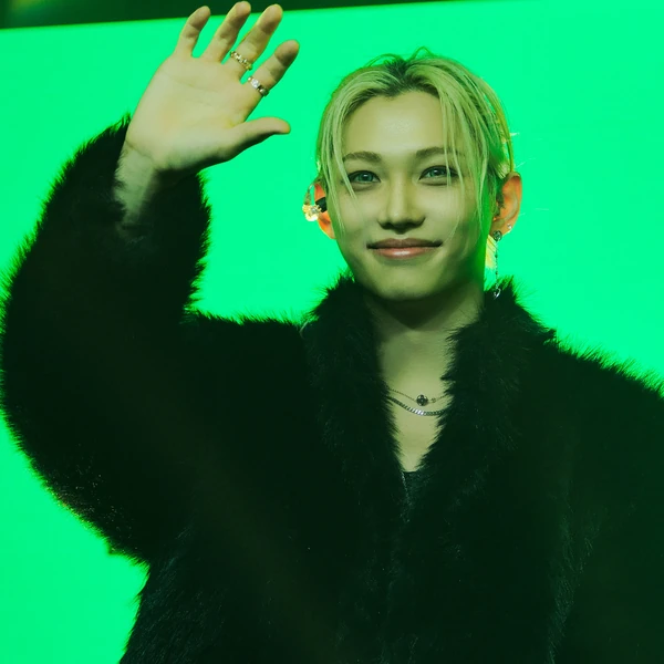 Foto Populer Penuh Cinta untuk Felix (Stray Kids)
