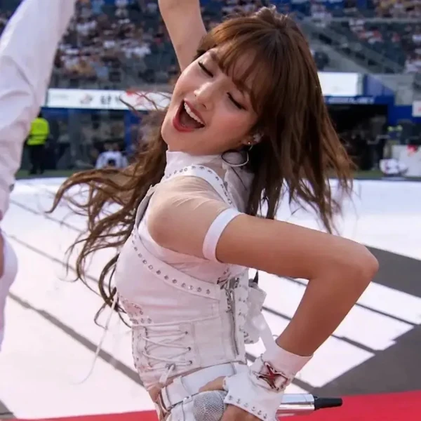 리사 (BLACKPINK) 팬심 가득한 인기 사진