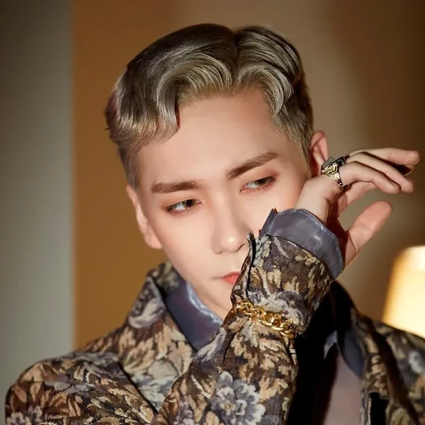 Top Photo Full of Aron Love