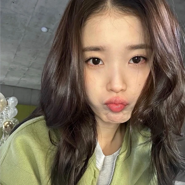 Foto Populer Penuh Cinta untuk IU