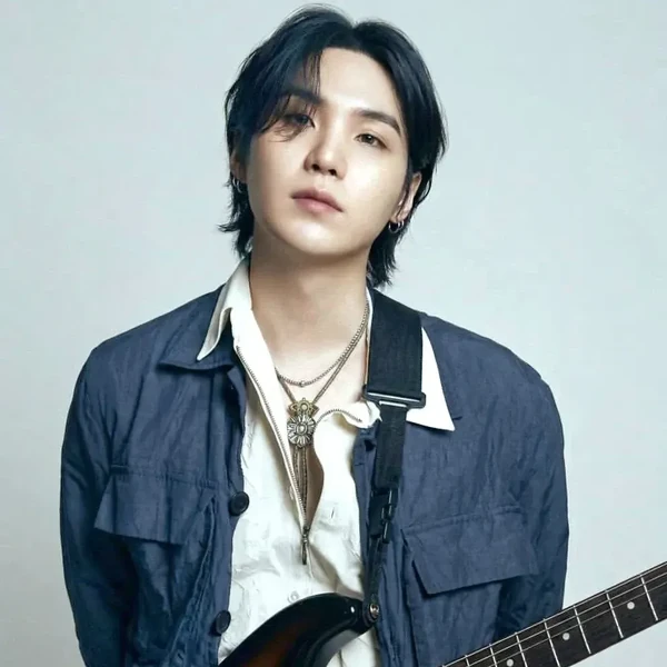 Penampilan SUGA (BTS) yang Paling Dicintai Hari Ini