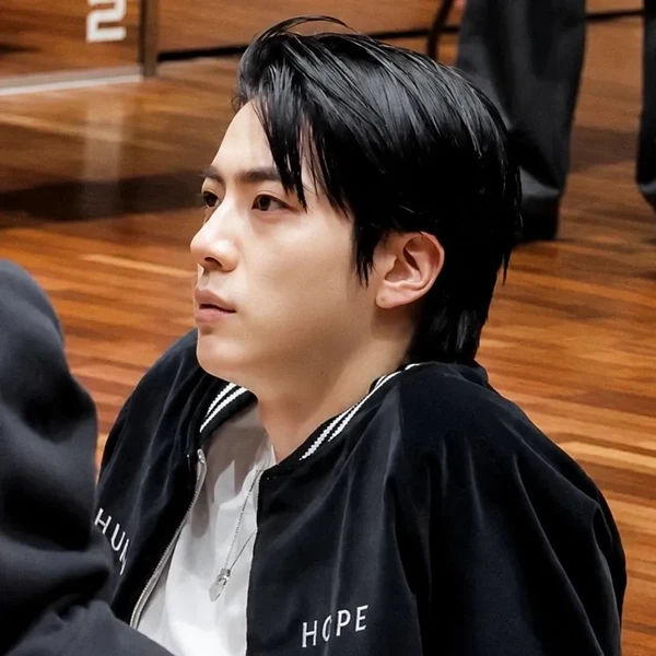 Penampilan Jin (BTS) yang Paling Dicintai Hari Ini