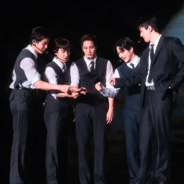 Top Photo Full of EXO Love