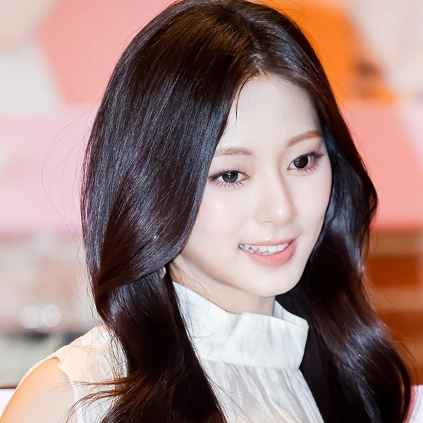 Penampilan Tzuyu (TWICE) yang Paling Dicintai Hari Ini