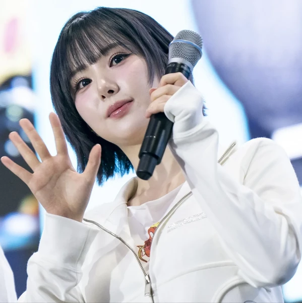 Foto Populer Penuh Cinta untuk VIVIZ