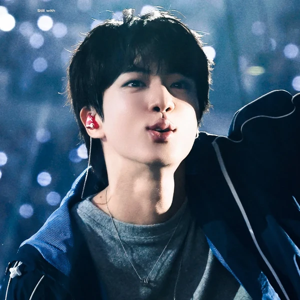 Penampilan Jin (BTS) yang Paling Dicintai Hari Ini