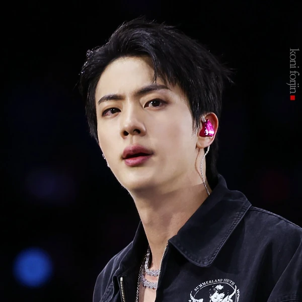 Penampilan Jin (BTS) yang Paling Dicintai Hari Ini