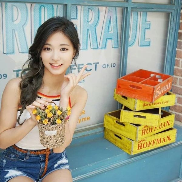 Penampilan Tzuyu (TWICE) yang Paling Dicintai Hari Ini