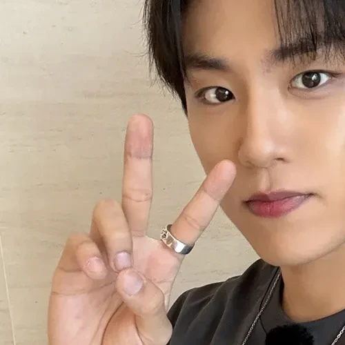 AB6IX ウジン 当選者限定 ポラロイド AB6IX パク・ウジン ファンダムコミュニティ │ KPOP人気No.1アプリ