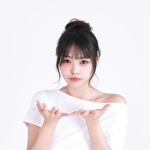 QWER シヨン ファンダムコミュニティ │ KPOP人気No.1アプリ 最愛ドル