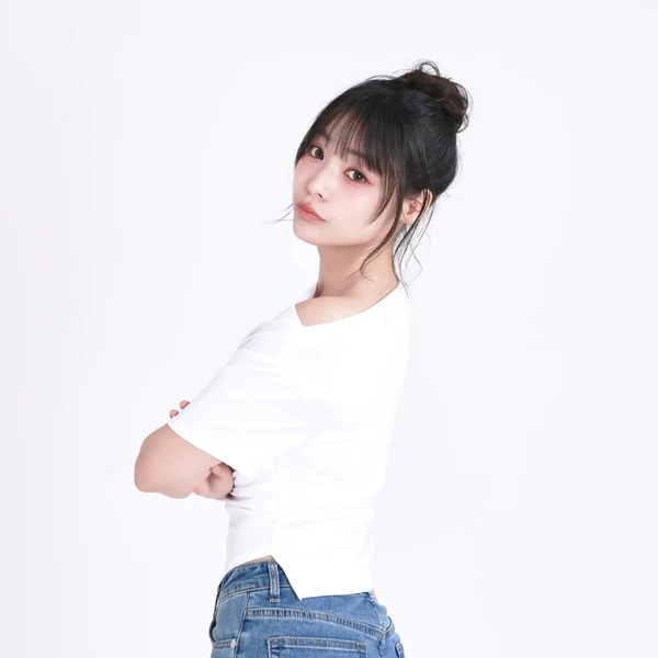 QWER シヨン QWER シヨン ファンダムコミュニティ │ KPOP人気No.1アプリ 最愛ドル